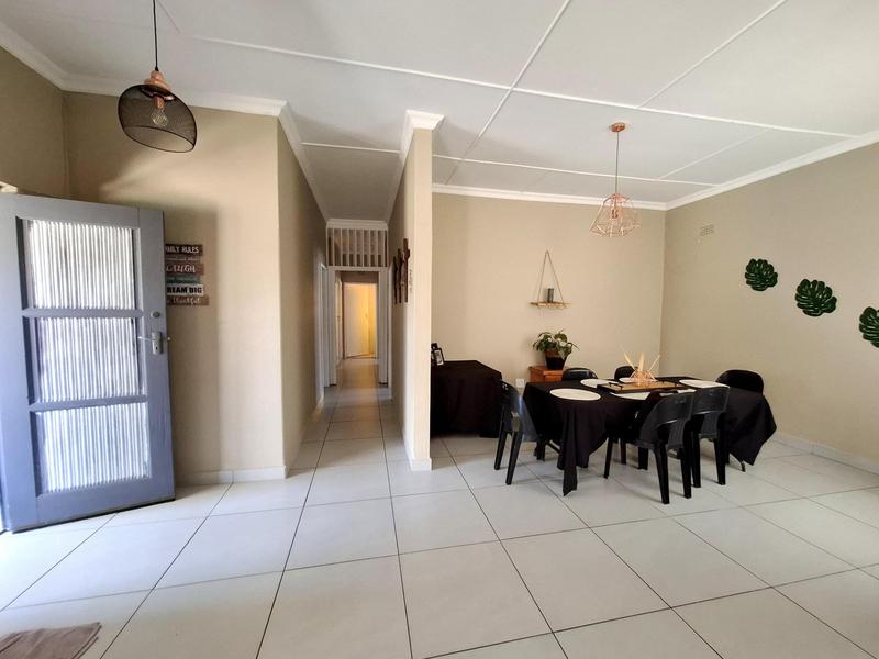6 Bedroom Property for Sale in Linmeyer Gauteng