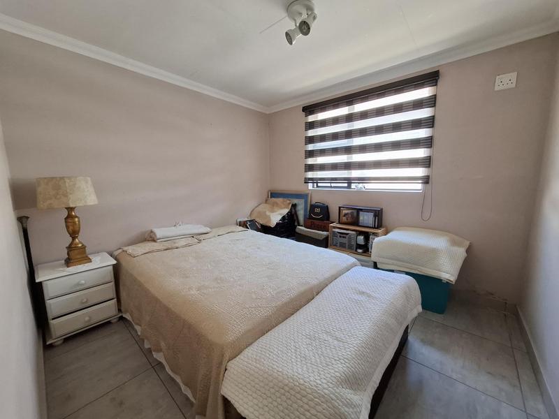 6 Bedroom Property for Sale in Linmeyer Gauteng