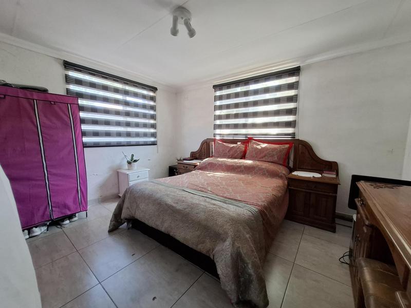 6 Bedroom Property for Sale in Linmeyer Gauteng