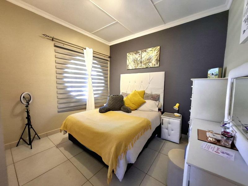 6 Bedroom Property for Sale in Linmeyer Gauteng