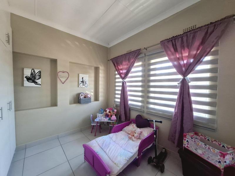 6 Bedroom Property for Sale in Linmeyer Gauteng