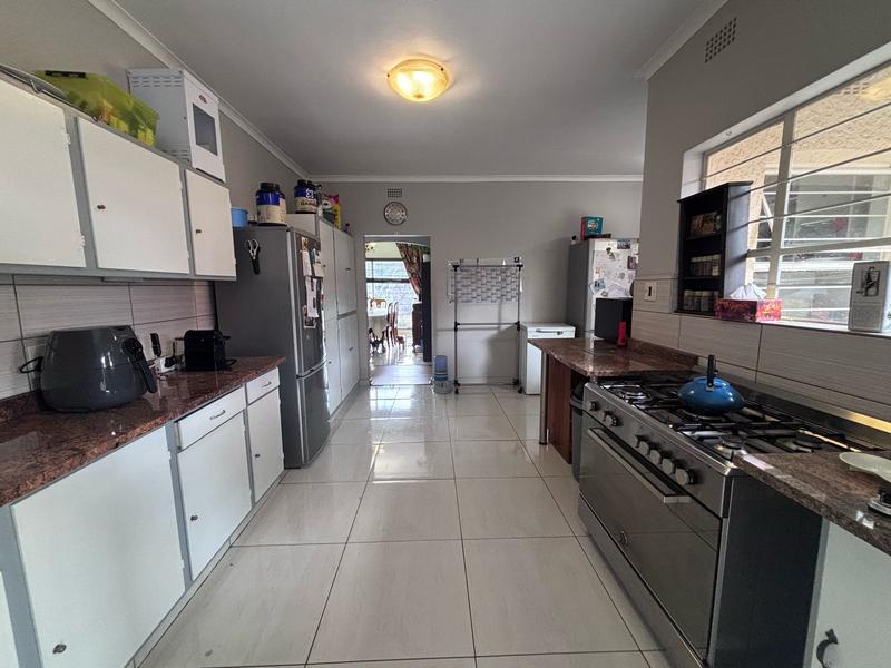 4 Bedroom Property for Sale in Florida Glen Gauteng