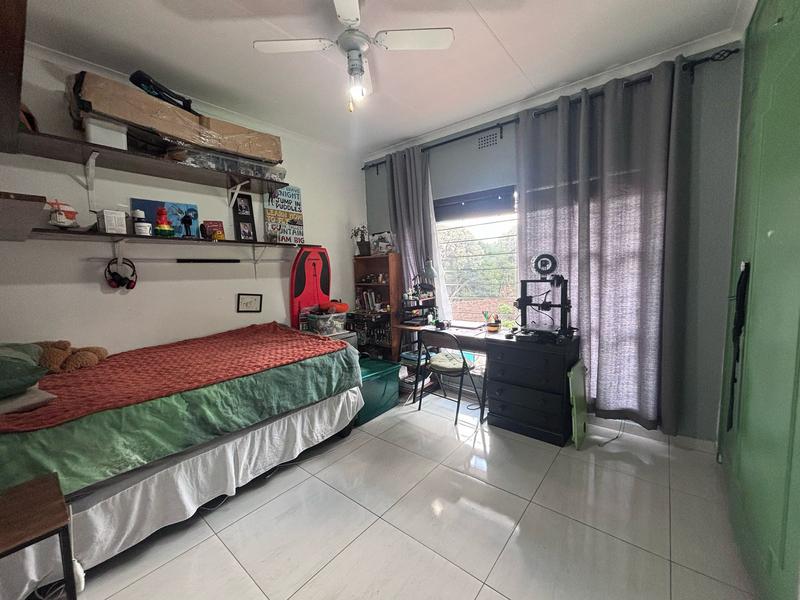 4 Bedroom Property for Sale in Florida Glen Gauteng