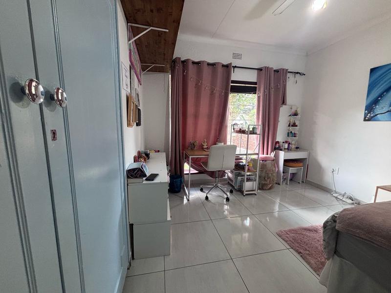 4 Bedroom Property for Sale in Florida Glen Gauteng