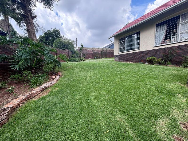 4 Bedroom Property for Sale in Florida Glen Gauteng