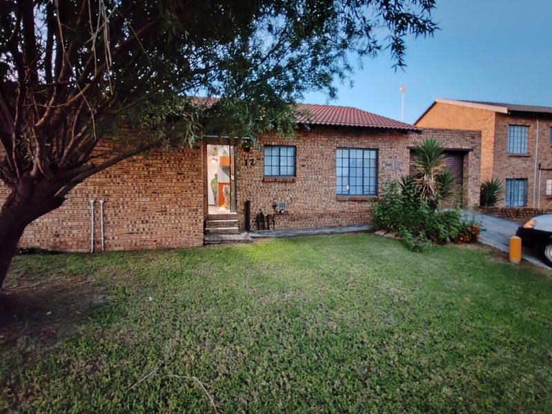 2 Bedroom Property for Sale in Kookrus Gauteng