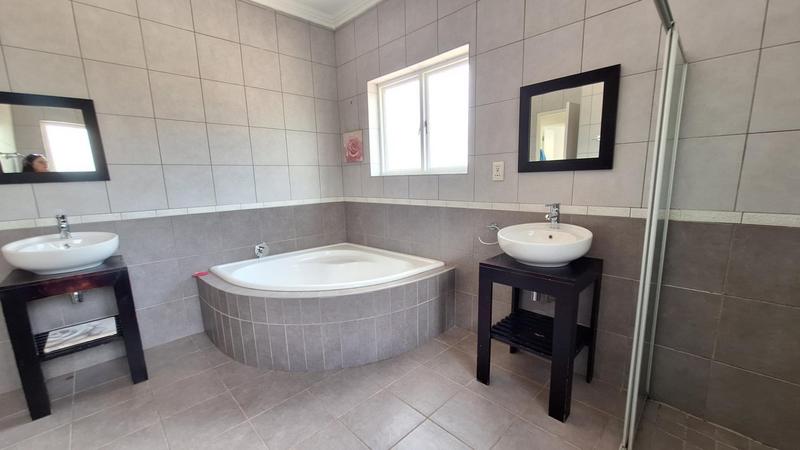 3 Bedroom Property for Sale in Moreleta Park Gauteng