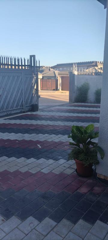 3 Bedroom Property for Sale in Clayville Gauteng
