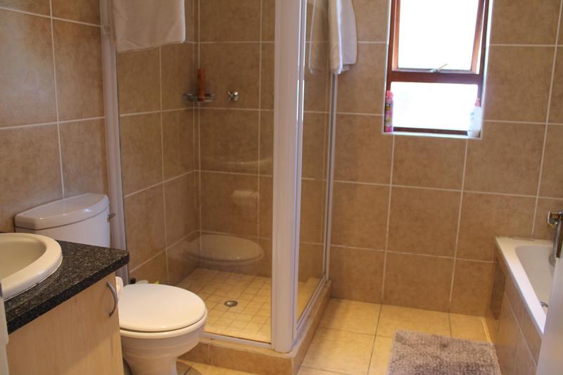 3 Bedroom Property for Sale in Greenstone Hill Gauteng