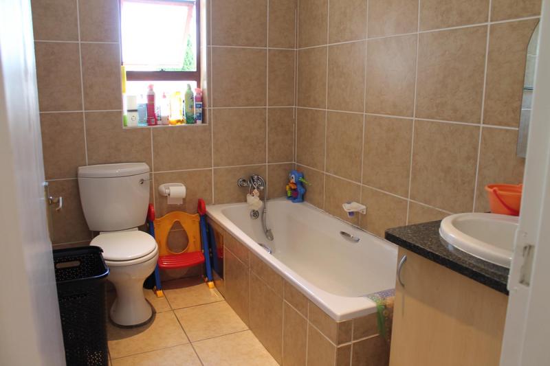 3 Bedroom Property for Sale in Greenstone Hill Gauteng