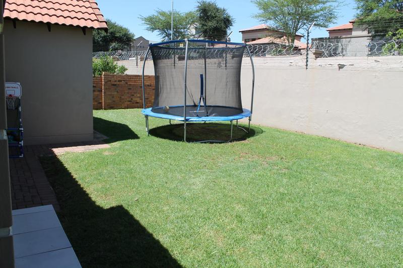 3 Bedroom Property for Sale in Greenstone Hill Gauteng