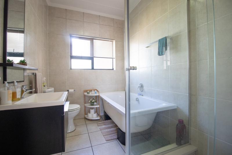 2 Bedroom Property for Sale in Greenstone Hill Gauteng