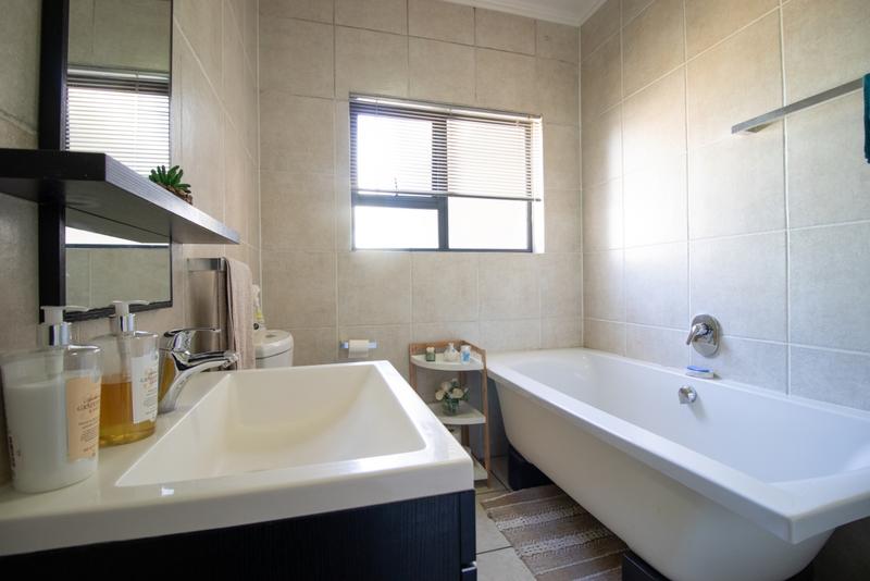 2 Bedroom Property for Sale in Greenstone Hill Gauteng