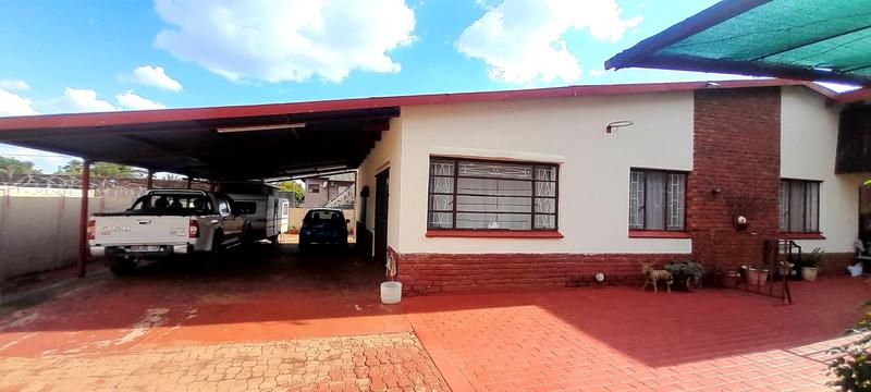 5 Bedroom Property for Sale in Mountain View Gauteng