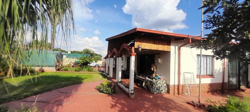 5 Bedroom Property for Sale in Mountain View Gauteng