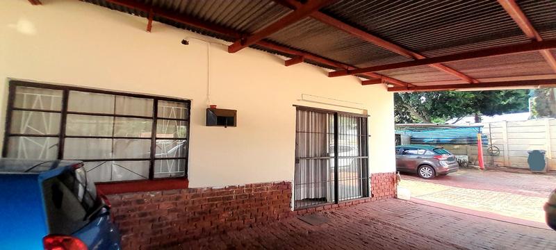 5 Bedroom Property for Sale in Mountain View Gauteng