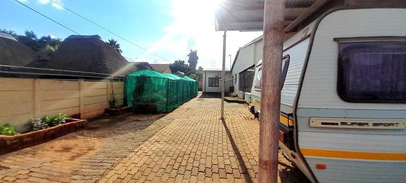 5 Bedroom Property for Sale in Mountain View Gauteng