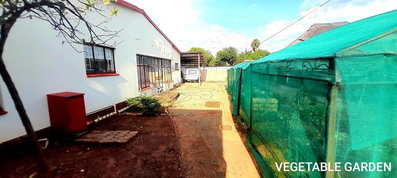 5 Bedroom Property for Sale in Mountain View Gauteng