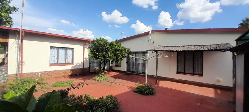 5 Bedroom Property for Sale in Mountain View Gauteng
