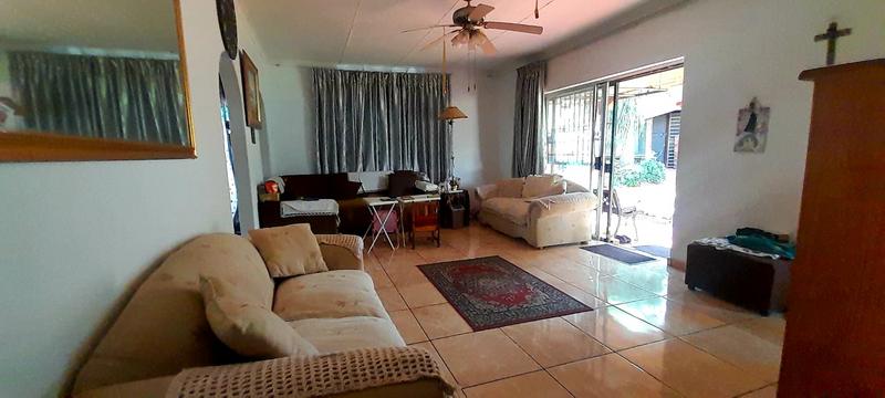 5 Bedroom Property for Sale in Mountain View Gauteng