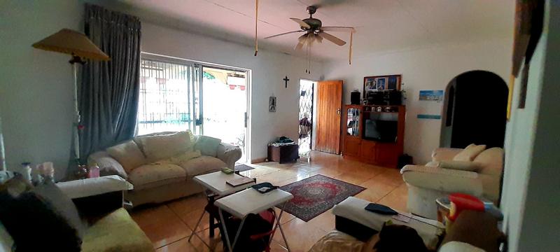 5 Bedroom Property for Sale in Mountain View Gauteng