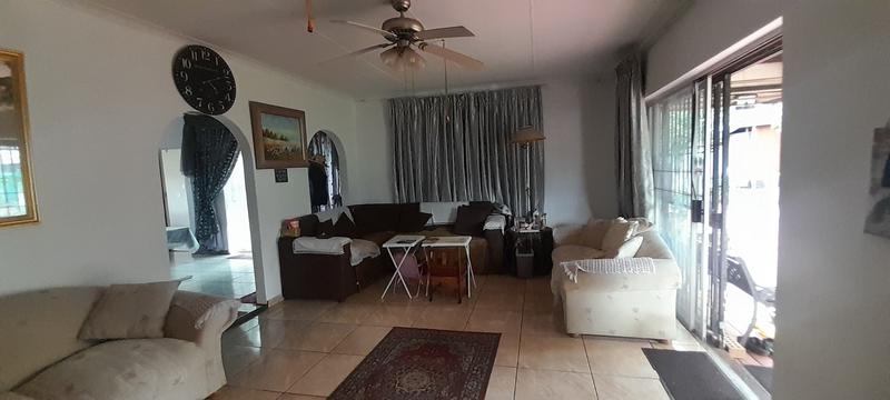 5 Bedroom Property for Sale in Mountain View Gauteng