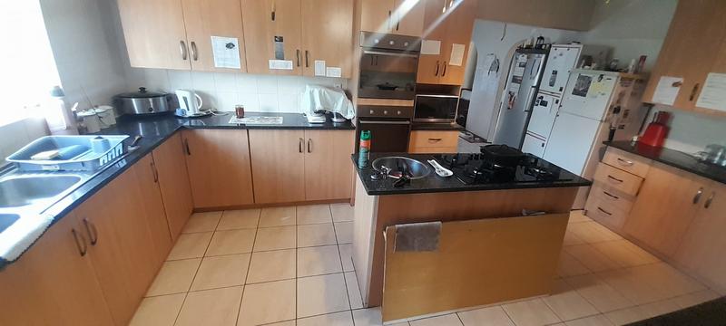 5 Bedroom Property for Sale in Mountain View Gauteng