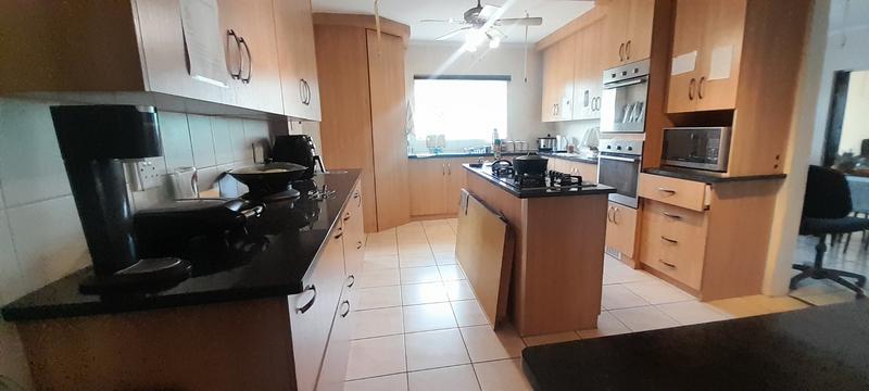 5 Bedroom Property for Sale in Mountain View Gauteng