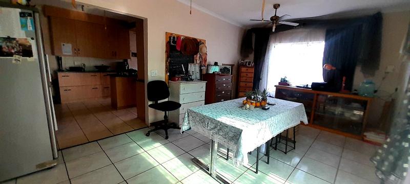 5 Bedroom Property for Sale in Mountain View Gauteng