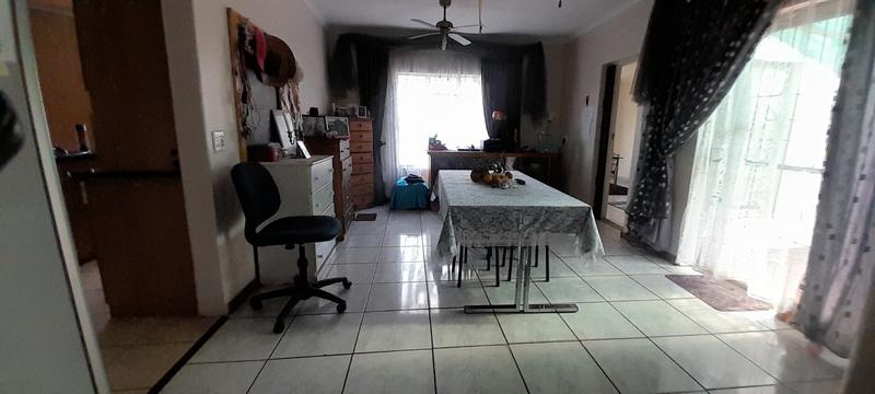 5 Bedroom Property for Sale in Mountain View Gauteng