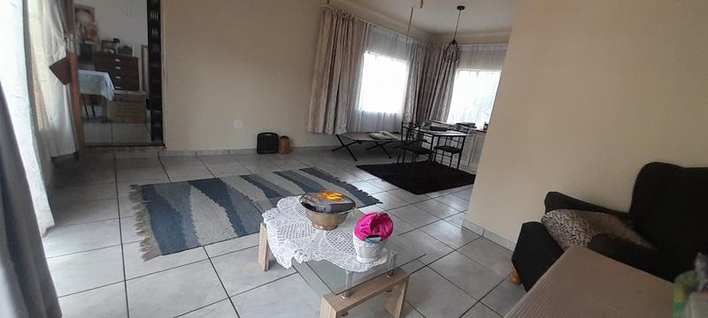 5 Bedroom Property for Sale in Mountain View Gauteng