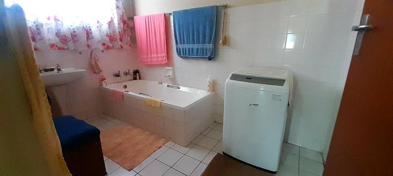 5 Bedroom Property for Sale in Mountain View Gauteng