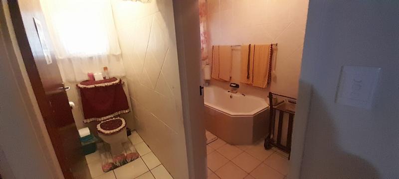 5 Bedroom Property for Sale in Mountain View Gauteng