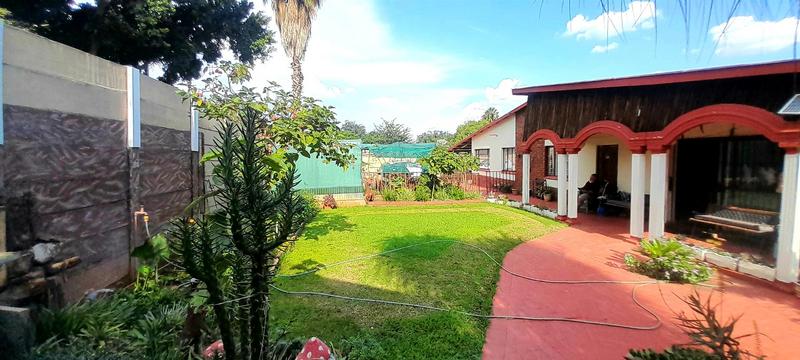 5 Bedroom Property for Sale in Mountain View Gauteng