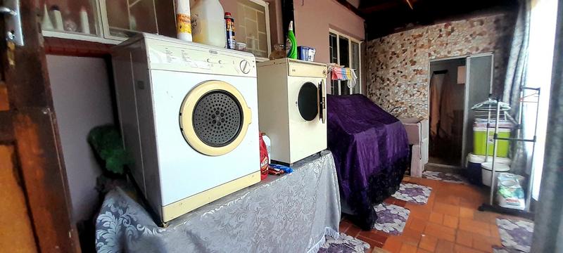 5 Bedroom Property for Sale in Mountain View Gauteng