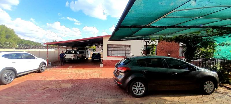 5 Bedroom Property for Sale in Mountain View Gauteng