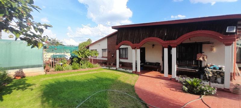 5 Bedroom Property for Sale in Mountain View Gauteng