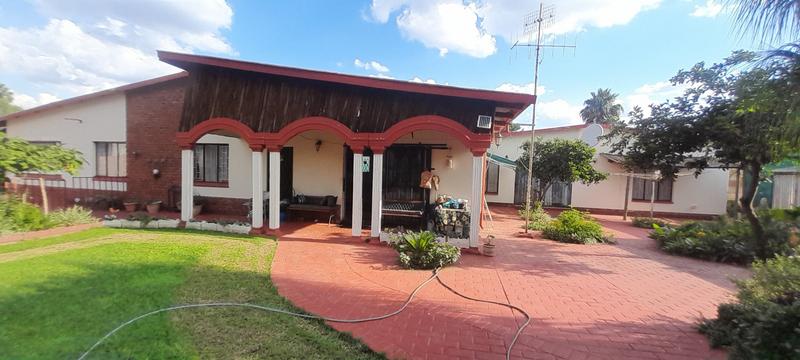 5 Bedroom Property for Sale in Mountain View Gauteng
