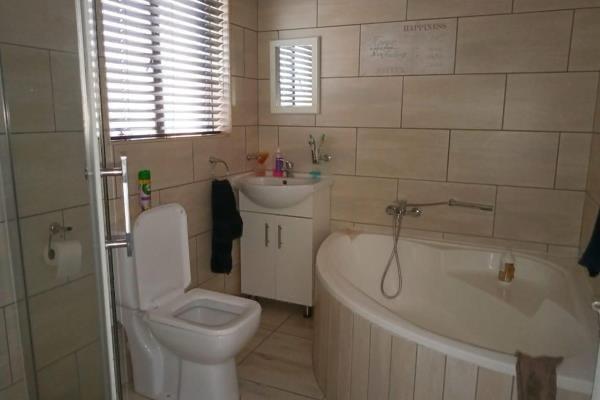 3 Bedroom Property for Sale in Pretoria Gardens Gauteng