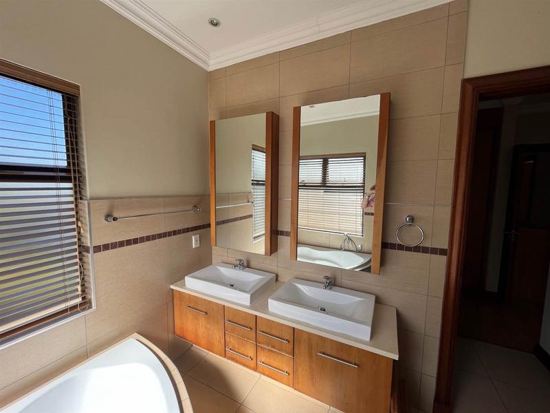 4 Bedroom Property for Sale in Waterkloof Ridge Gauteng