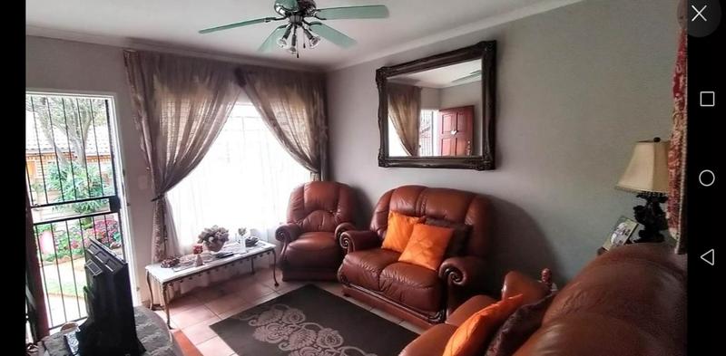 2 Bedroom Property for Sale in Rooihuiskraal North Gauteng