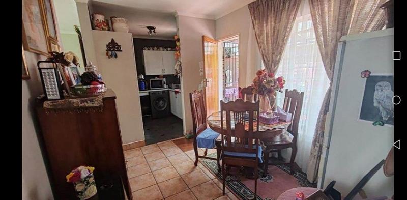 2 Bedroom Property for Sale in Rooihuiskraal North Gauteng