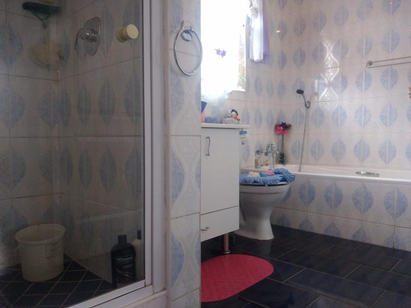 2 Bedroom Property for Sale in Rooihuiskraal North Gauteng