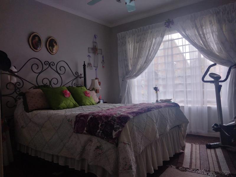 2 Bedroom Property for Sale in Rooihuiskraal North Gauteng