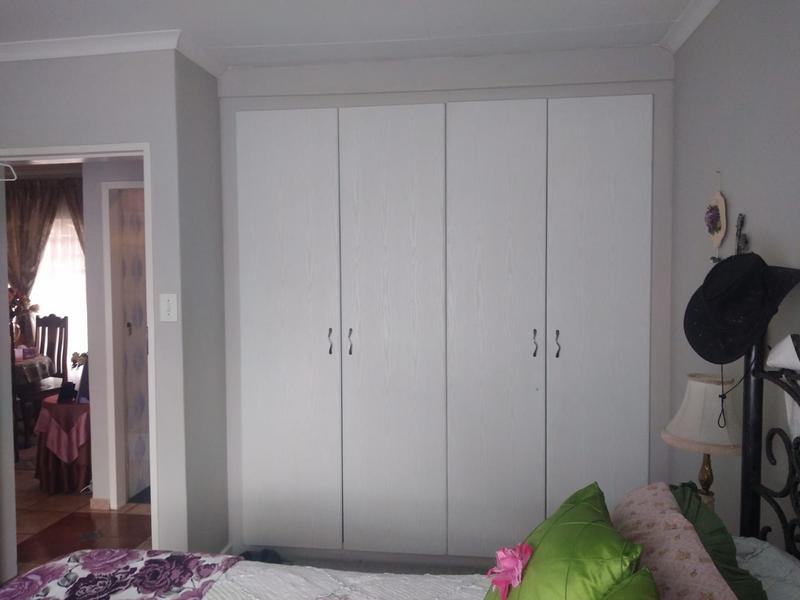 2 Bedroom Property for Sale in Rooihuiskraal North Gauteng