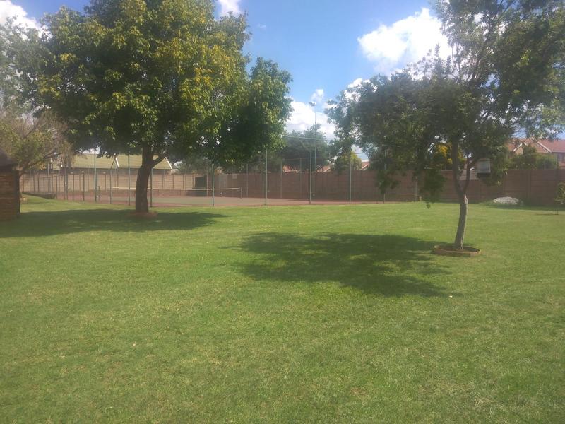 2 Bedroom Property for Sale in Rooihuiskraal North Gauteng