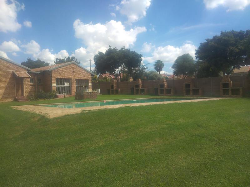 2 Bedroom Property for Sale in Rooihuiskraal North Gauteng