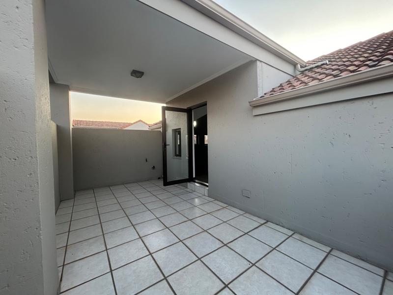 1 Bedroom Property for Sale in Bryanston Gauteng