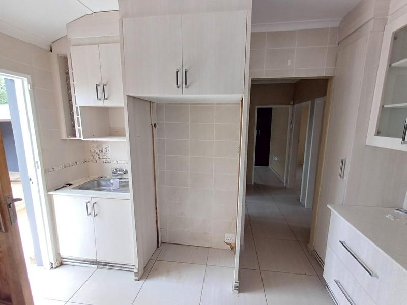 To Let 3 Bedroom Property for Rent in Danville Gauteng