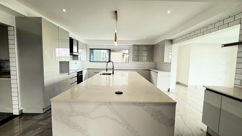 6 Bedroom Property for Sale in Copperleaf Estate Gauteng